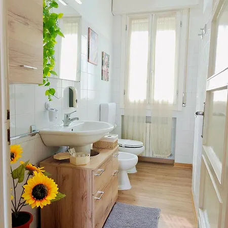 Free Parking - No Tourist Tax - Motor Valley