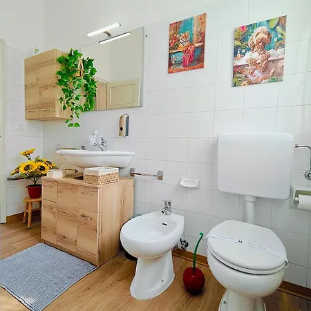 Free Parking - No Tourist Tax - Motor Valley *