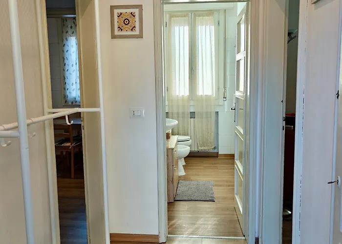 Free Parking - No Tourist Tax - Motor Valley