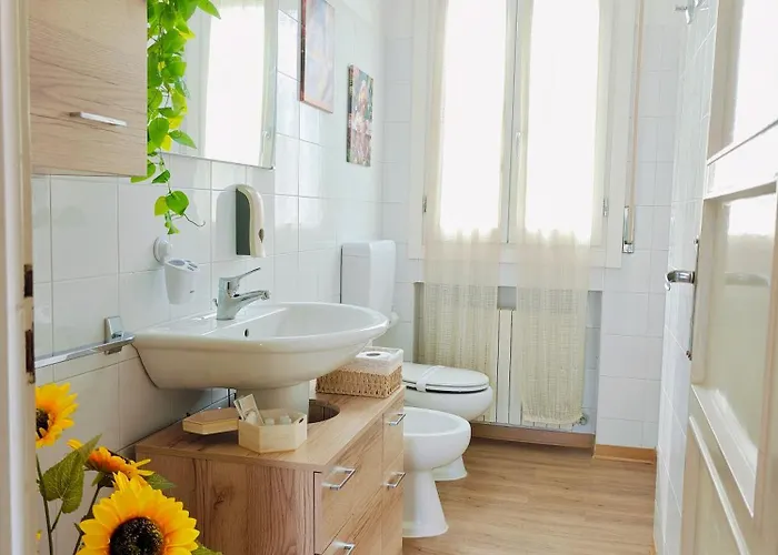 Free Parking - No Tourist Tax - Motor Valley